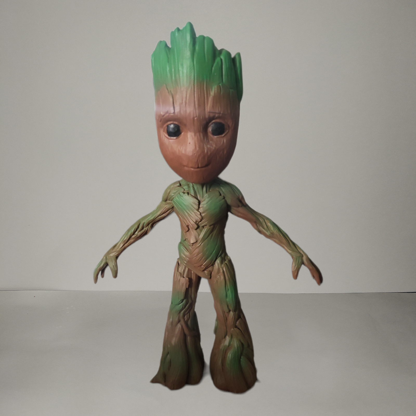 Figurine Groot peinte en brun et vert