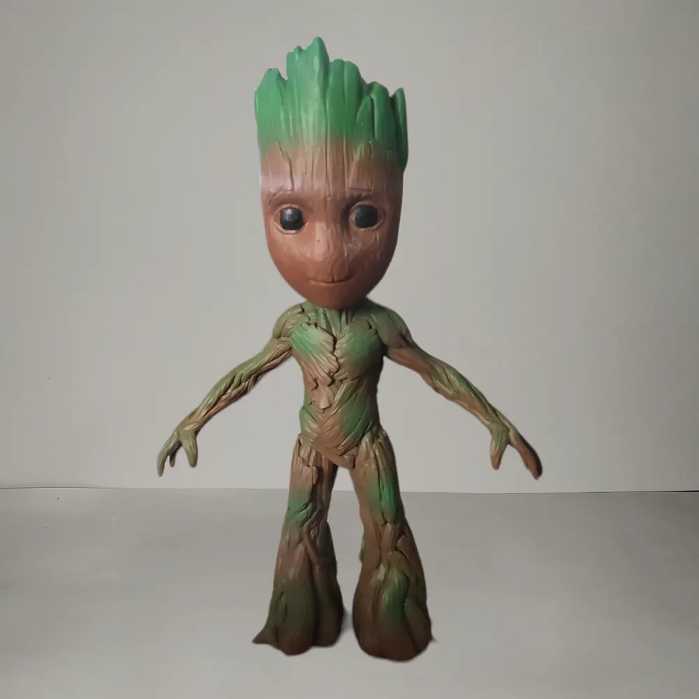 Figurine Groot imprimée en 3D résine, peinte en brun et vert