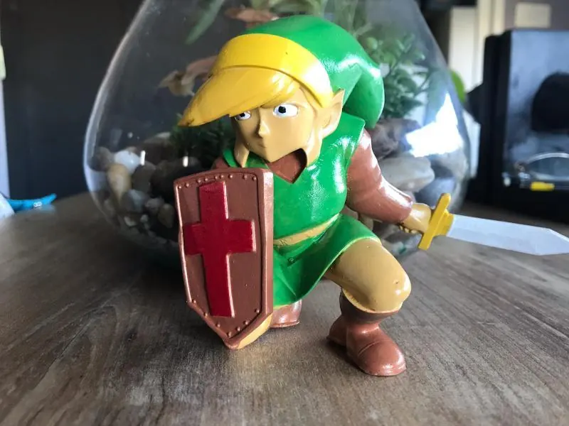 Figurine Link en résine peinte, pose de combat avec épée et bouclier